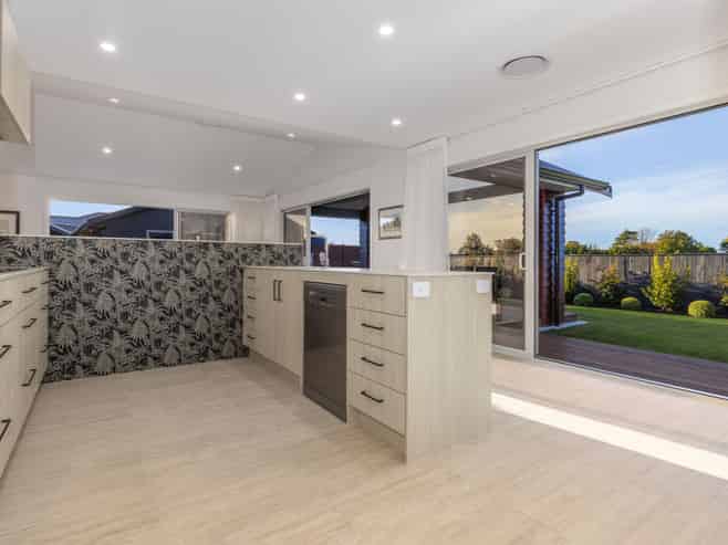 25 Phoenix Palms Grove, LEVIN