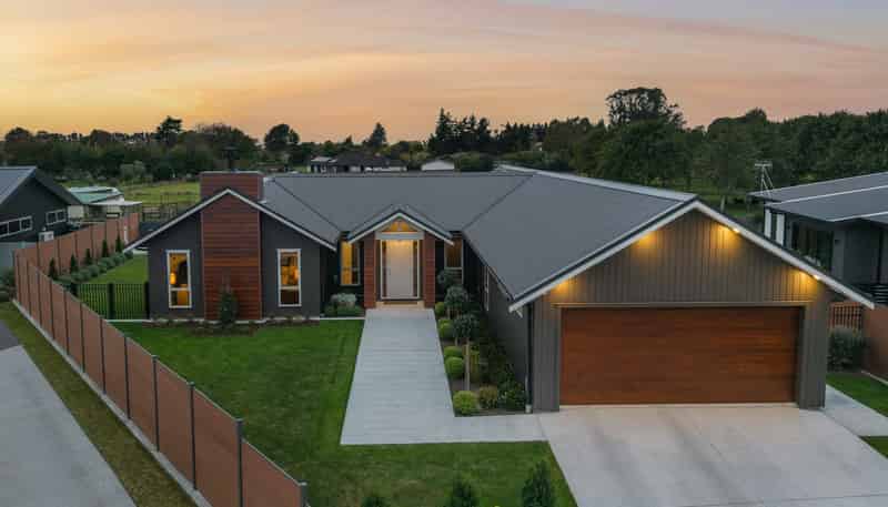 25 Phoenix Palms Grove, LEVIN