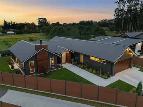 25 Phoenix Palms Grove, LEVIN