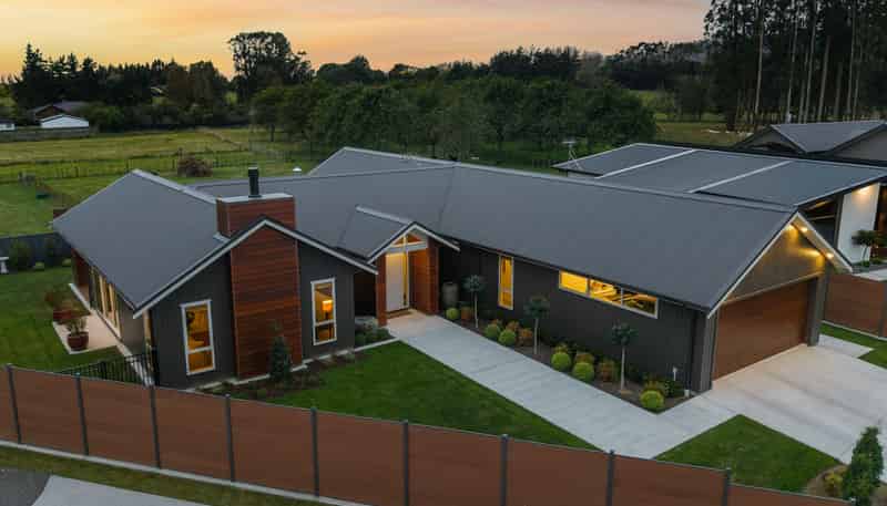 25 Phoenix Palms Grove, LEVIN