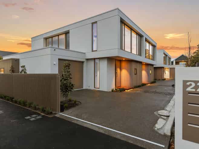 2/22 Clissold Street, Merivale