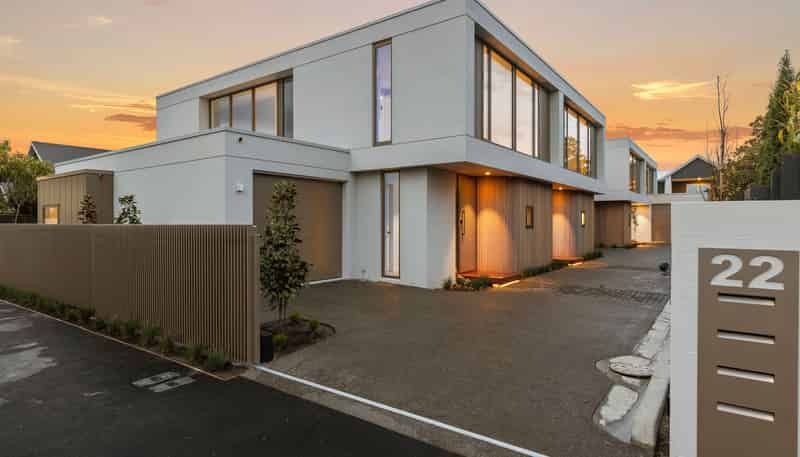 2/22 Clissold Street, Merivale