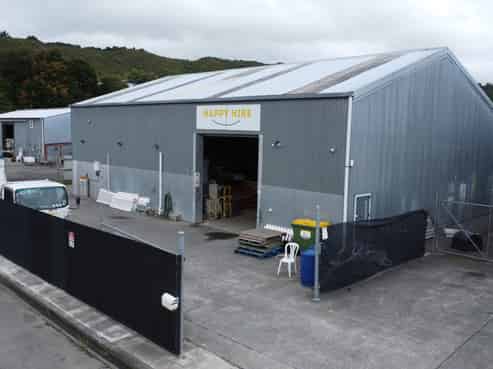 Highly functional warehouse and secure yard