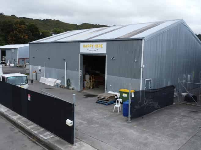 Highly functional warehouse and secure yard