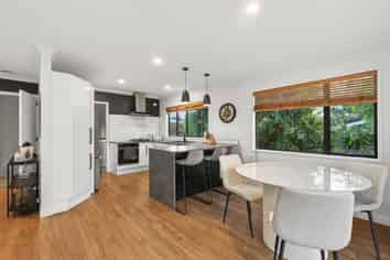 51B Meadowland Street, Matua