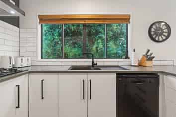 51B Meadowland Street, Matua