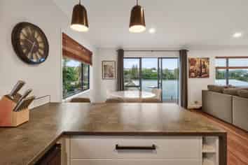 51B Meadowland Street, Matua