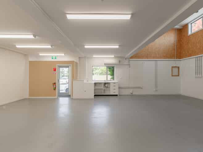 Modern Fringe-CBD Showroom/Warehouse & Office