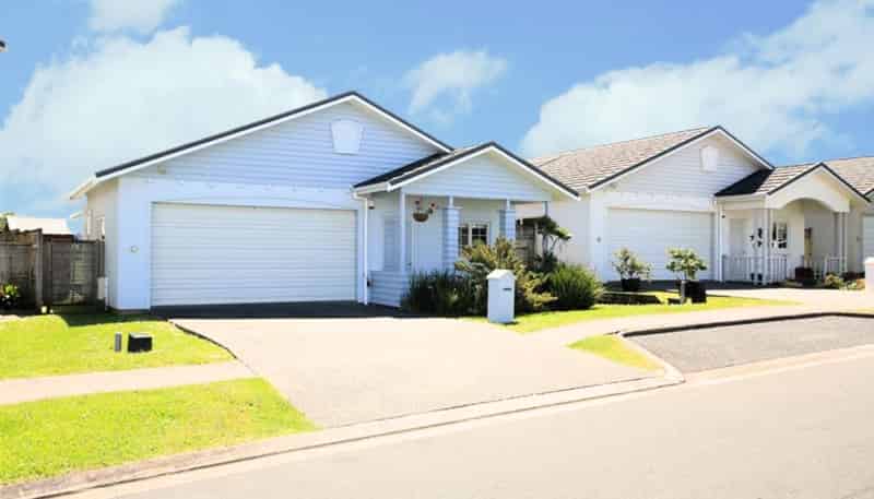 6 Mulvaney Crescent, Henderson