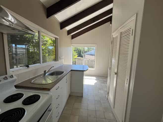 2/10 Waratah St, Birkenhead