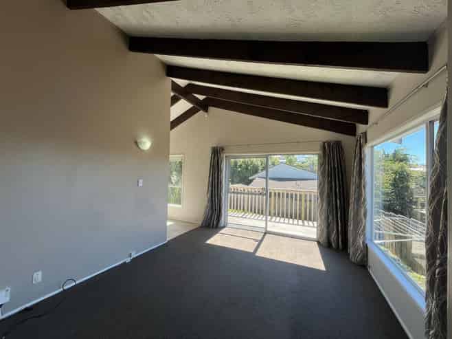 2/10 Waratah St, Birkenhead