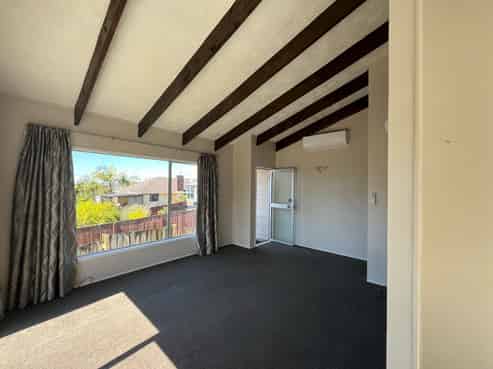 2/10 Waratah St, Birkenhead