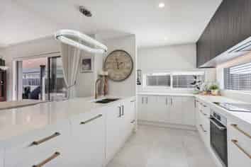 43 Chambers Avenue, Woodend