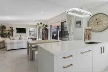 43 Chambers Avenue, Woodend