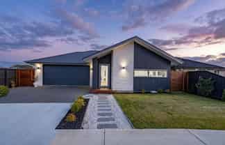 43 Chambers Avenue, Woodend