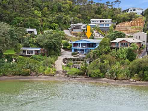 16 Bush Point Road, Taipa