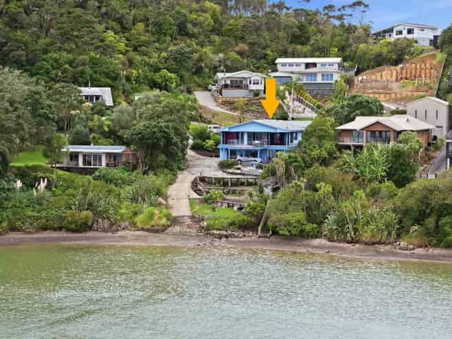 16 Bush Point Road, Taipa