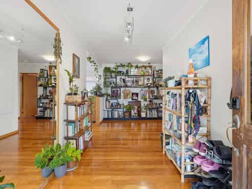 16 Bush Point Road, Taipa