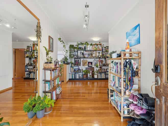 16 Bush Point Road, Taipa