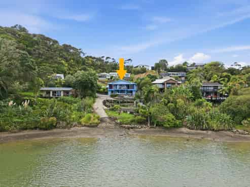 16 Bush Point Road, Taipa