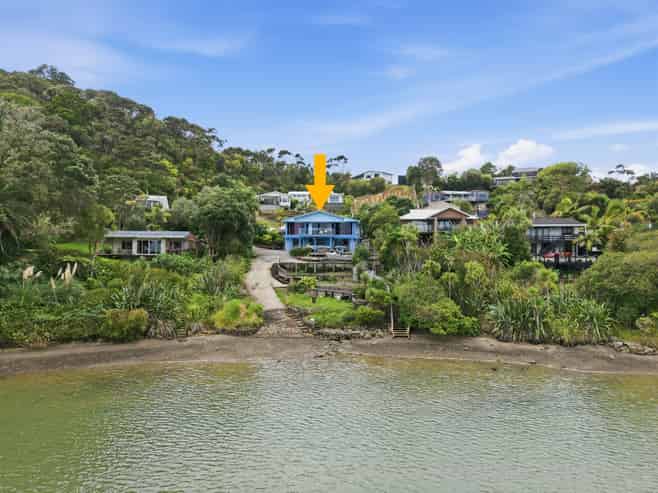 16 Bush Point Road, Taipa
