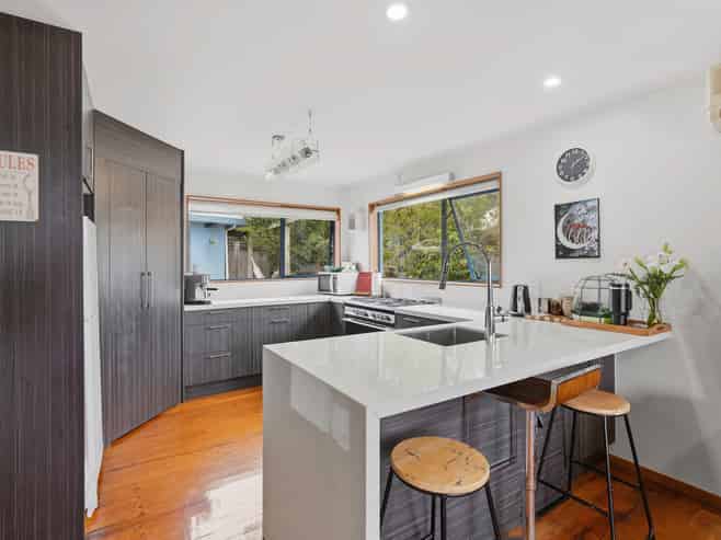 16 Bush Point Road, Taipa