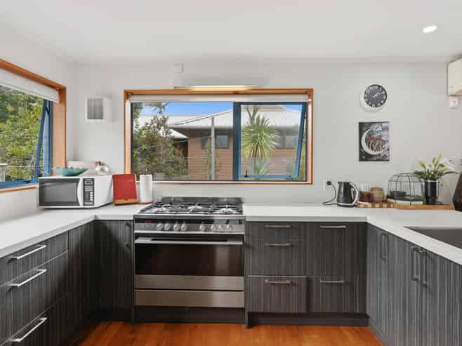 16 Bush Point Road, Taipa