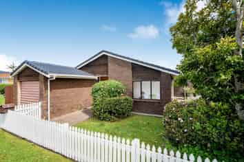 1 Otakau Road, Milford