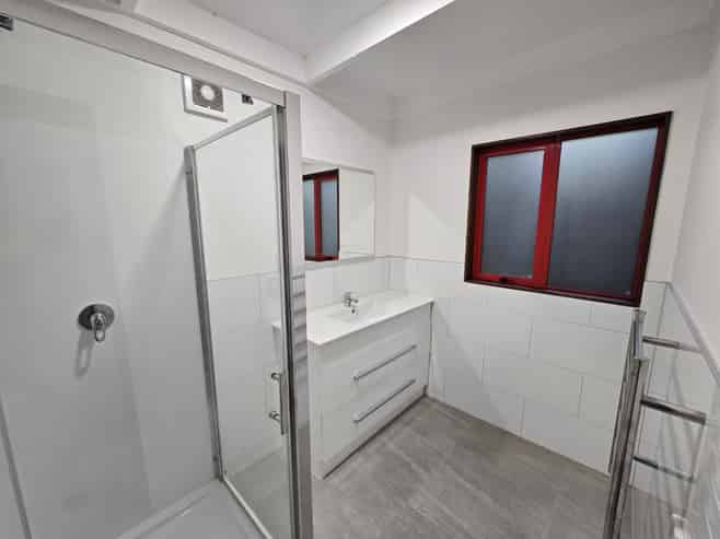 4/18 Hinau Road (2x bedroom with garage), Hataitai