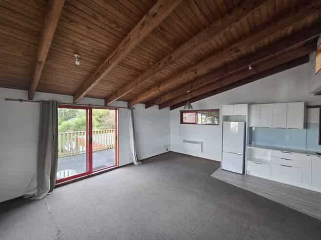 4/18 Hinau Road (2x bedroom with garage), Hataitai