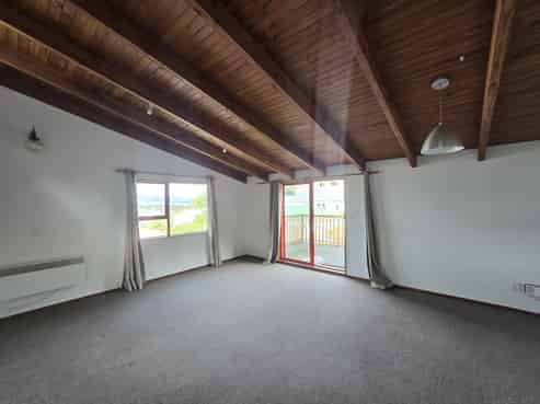 4/18 Hinau Road (2x bedroom with garage), Hataitai