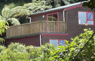 4/18 Hinau Road (2x bedroom with garage), Hataitai