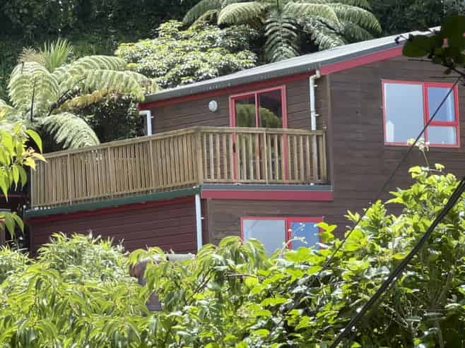 4/18 Hinau Road (2x bedroom with garage), Hataitai