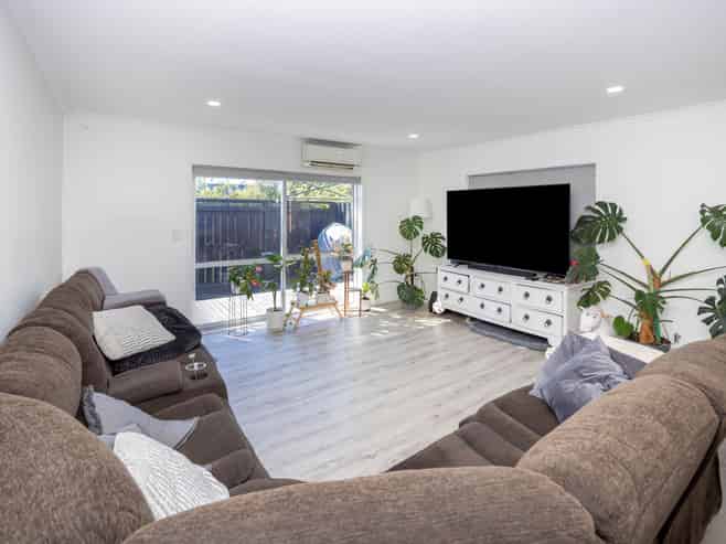 25D Tuhikaramea Road, Dinsdale