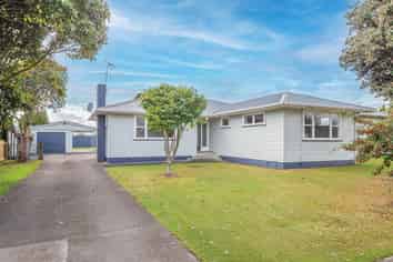 24 Carlisle Street, Levin