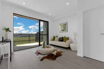 15/17 Barneys Farm Road, Clendon Park