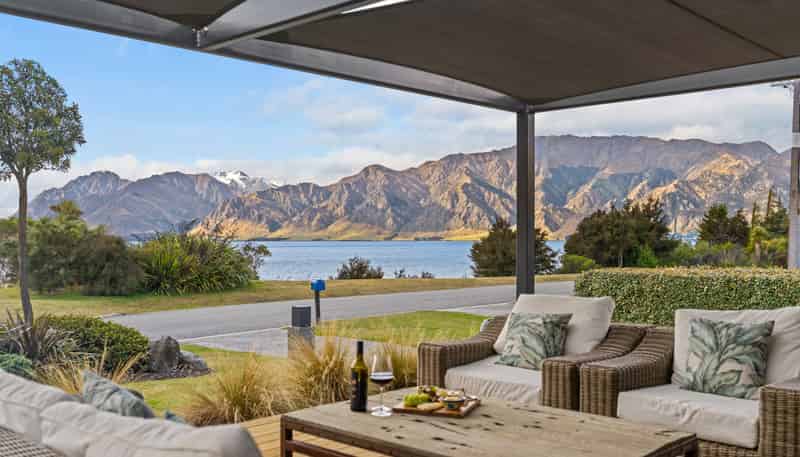 12 Flora Dora Parade, Lake Hawea