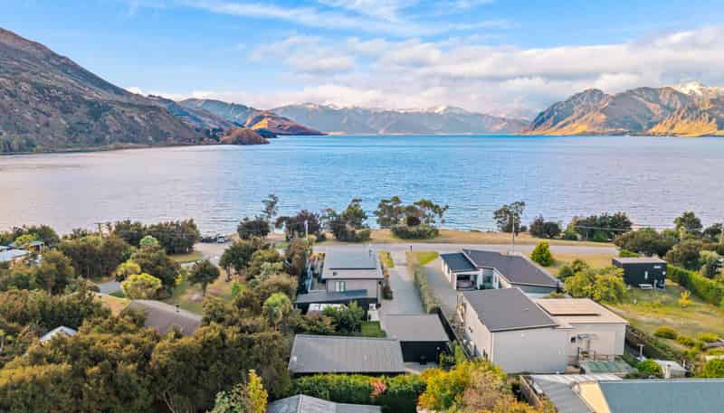 12 Flora Dora Parade, Lake Hawea