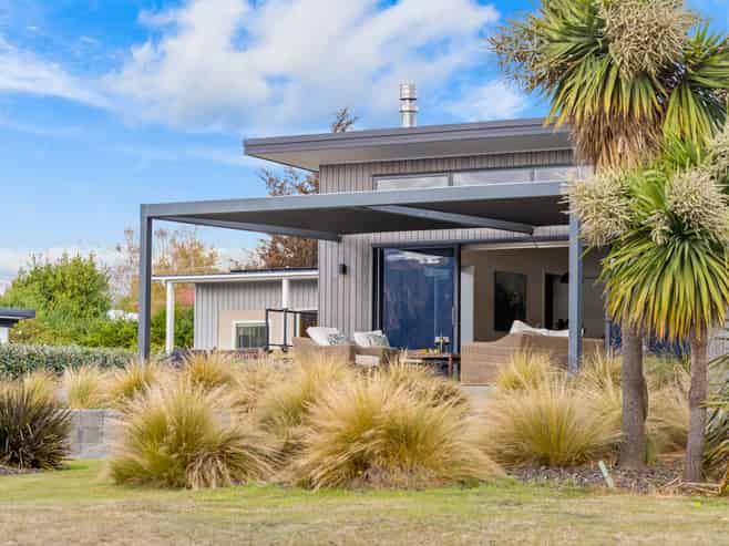 12 Flora Dora Parade, Lake Hawea