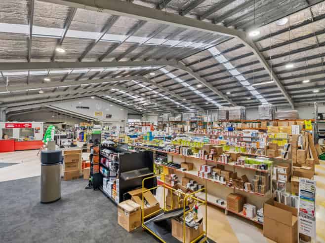 National tenant, high-profile investment