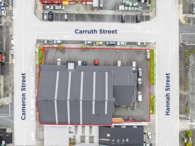 National tenant, high-profile investment