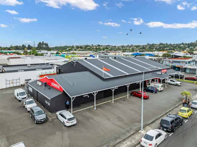 National tenant, high-profile investment