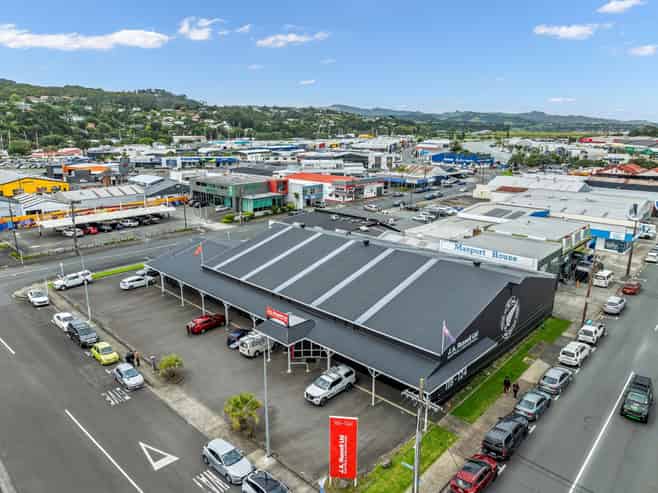 National tenant, high-profile investment