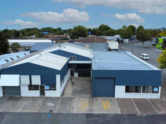 VERSATILE CORNER SITE