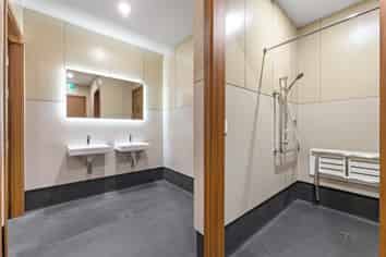 SPACE AVAILABLE IN A GROWING HEALTH HUB