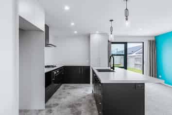 42 Maunganamu Drive, Wharewaka