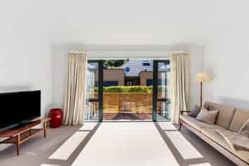 6 Futuna Close, Karori