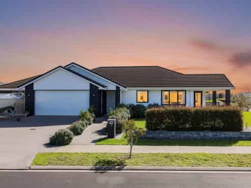 12 Kahukaka Road, One Tree Point
