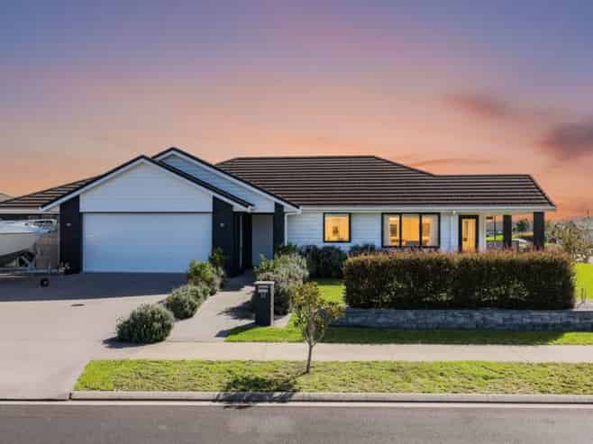 12 Kahukaka Road, One Tree Point