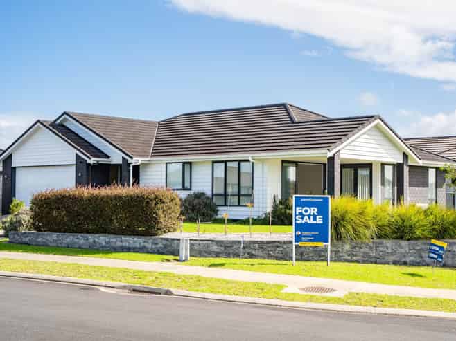 12 Kahukaka Road, One Tree Point